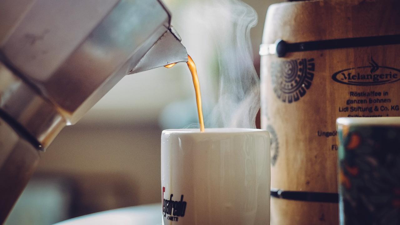 Kopi dan Nostalgia Kenapa Secangkir Kopi Bisa Membawa Kamu ke Masa yang Sudah Lewat