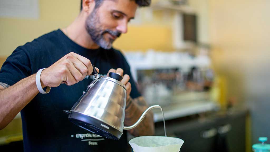 Barista Red Flag Ini Tipe Pelanggan Coffee Shop yang Diam Diam Bikin Barista Mau Nangis