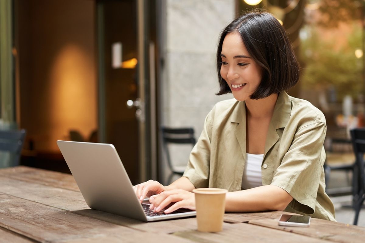 Kerja di Cafe Kenapa Rasanya Lebih Produktif? Padahal Laptop, WiFi, dan Orangnya Tetap Sama