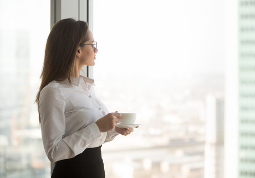 Kenapa Banyak Orang Kaya dan CEO Dunia Lebih Memilih Minum Kopi? Ternyata Alasannya Bukan Sekadar Biar Melek